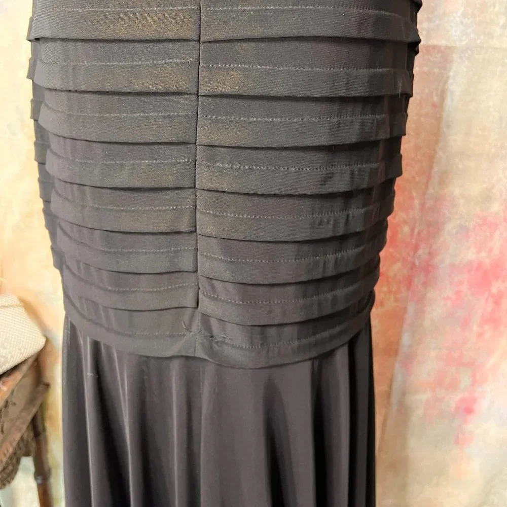 πBetsy & Adam Look at the backside.....Great looking Prom - Ball - Formal Dress - Picture 11 of 16